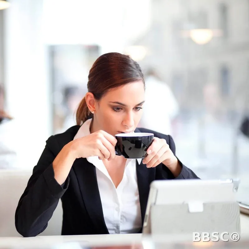 Profesional revisando reportería contable — BBSC®