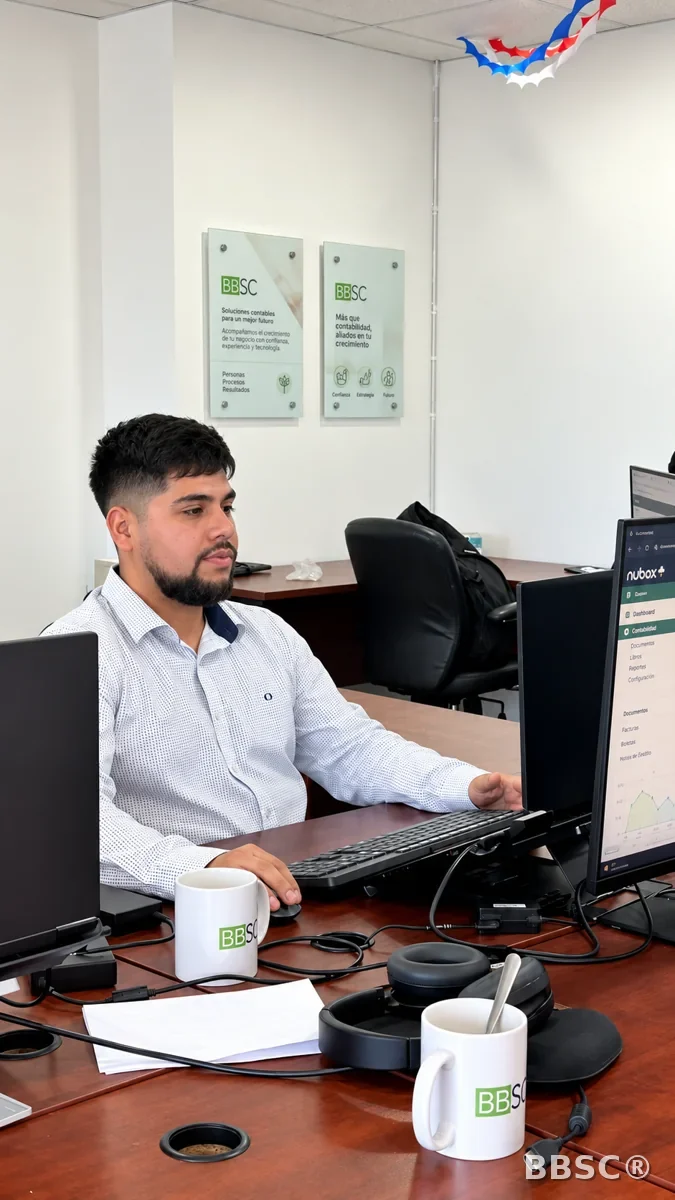 Contador de BBSC® trabajando con software contable Nubox