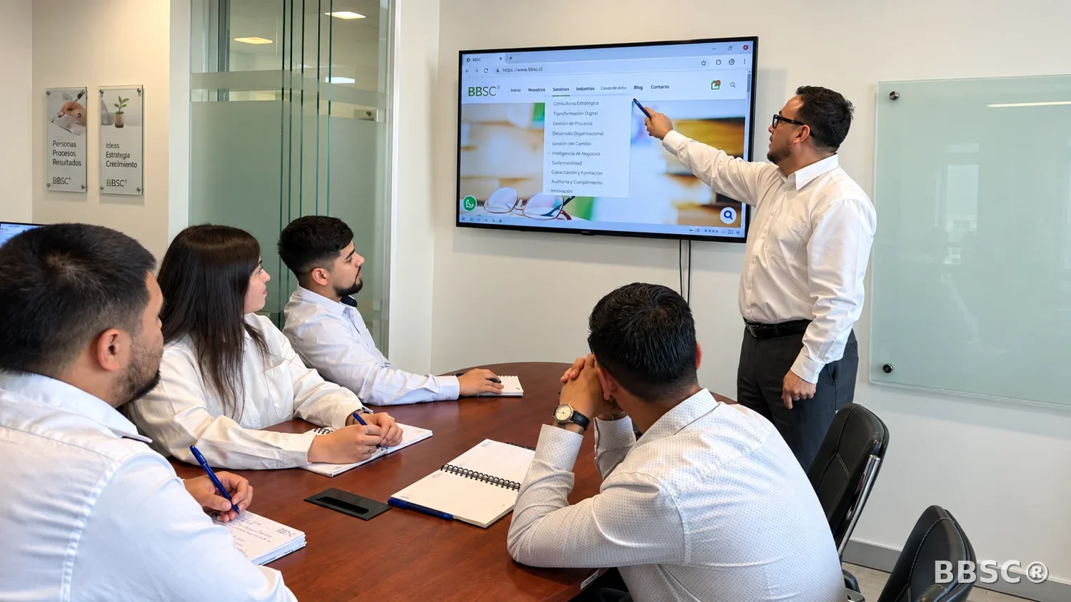 Equipo de BBSC® trabajando en asesoría estratégica y tributaria